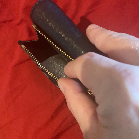 Michael Kors wallet. - Picture 3 of 3